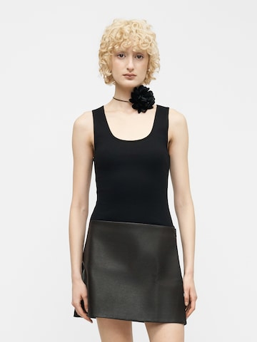 GAP - Top en negro: frente