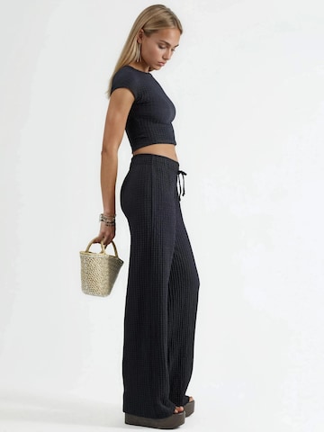 Wide leg Pantaloni di Busem in nero