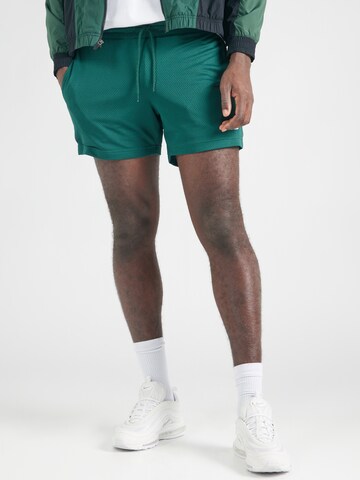 Regular Pantaloni 'Essentials' de la new balance pe verde: față