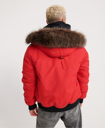 Superdry Regular Fit Winterjacke 'Everest' in Rot