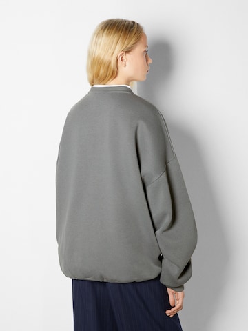 Sweat-shirt Bershka en gris