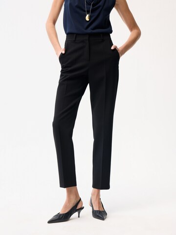 adl Regular Pants in Black