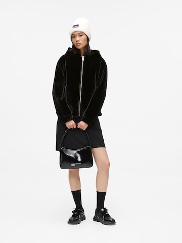 KARL LAGERFELD JEANS Talvitakki värissä musta