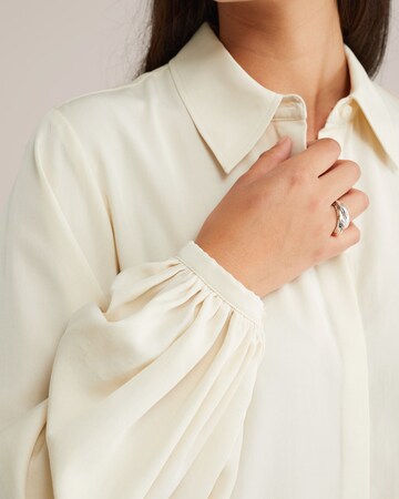Chemisier 'Studio' WE Fashion en blanc