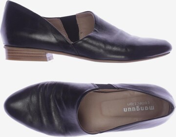 Manguun Flats & Loafers in 37 in Black: front