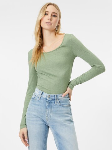 Tricou de la VERO MODA pe verde: față