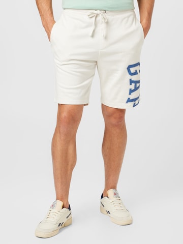 GAP Regular Trousers in White: front