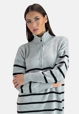 Abito in maglia di Elara in grigio