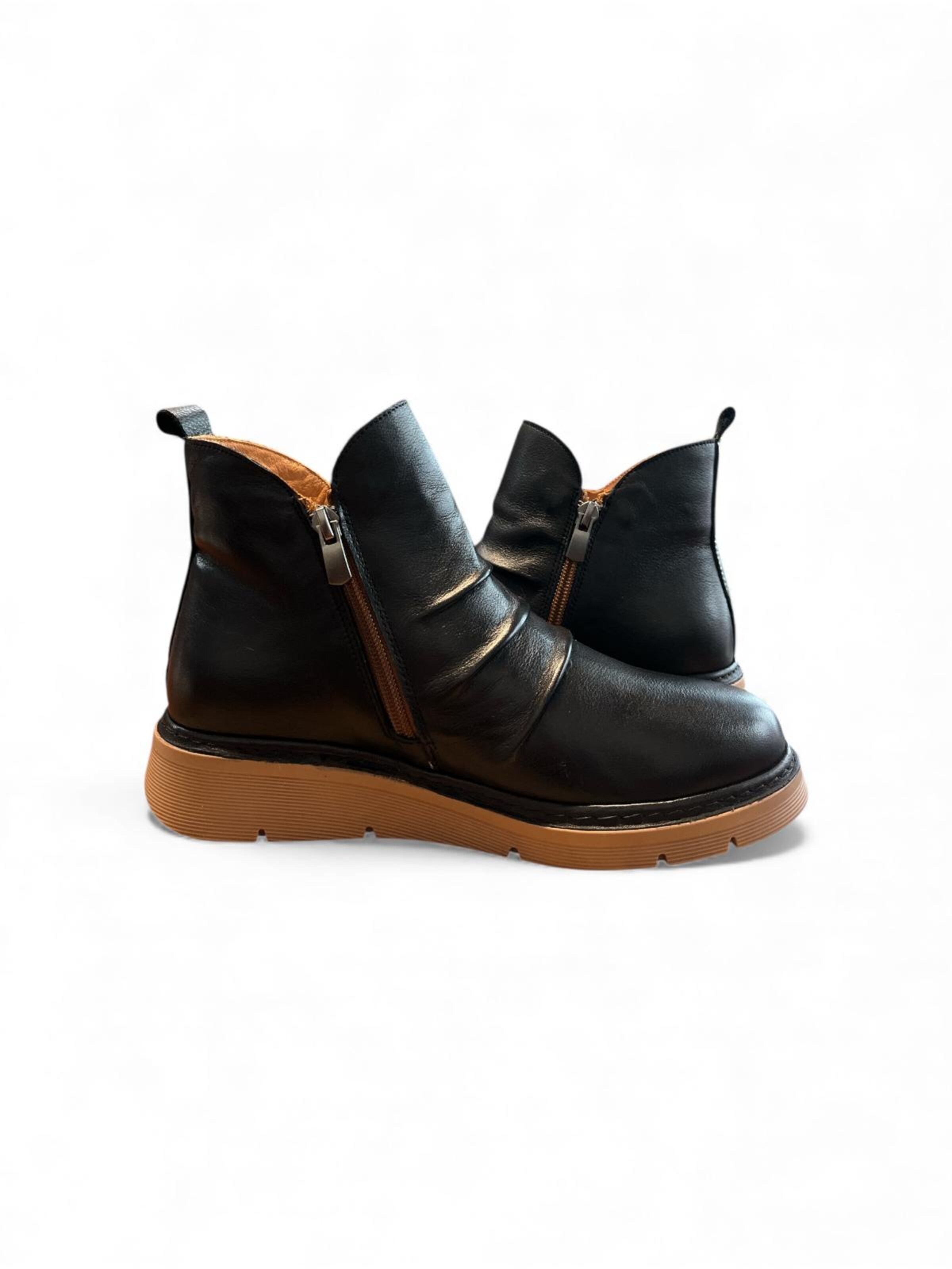 Begoria Boots in Black