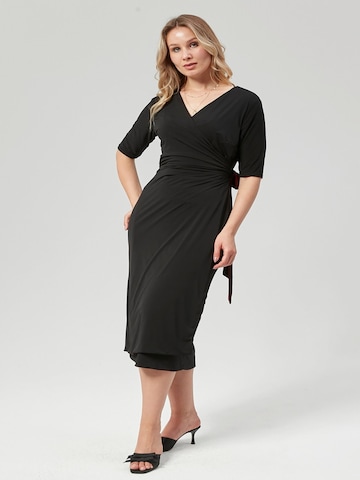 LYN MAMA Dress in Black: front
