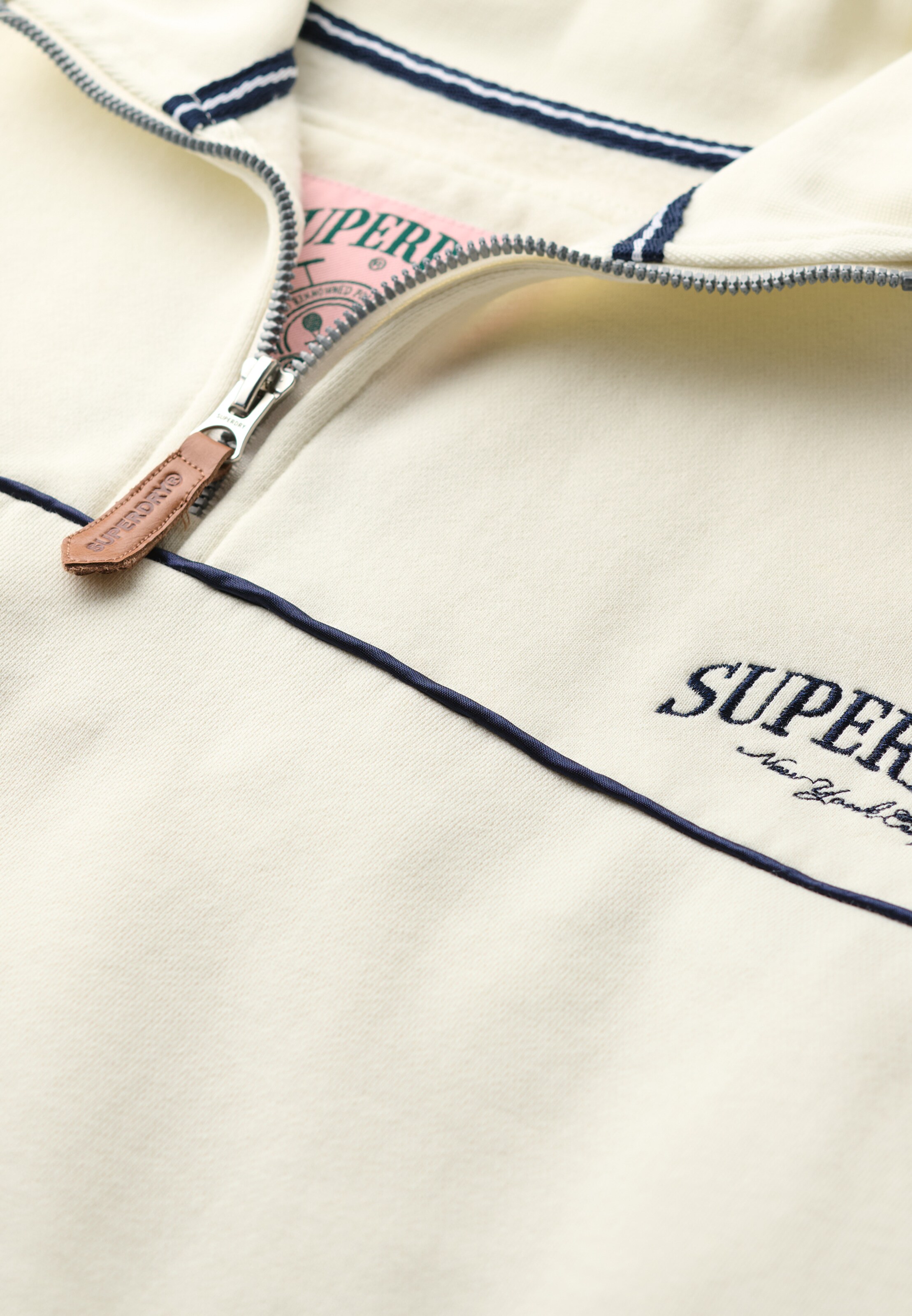 Sweat-shirt 'Country Club' Superdry & Co en blanc