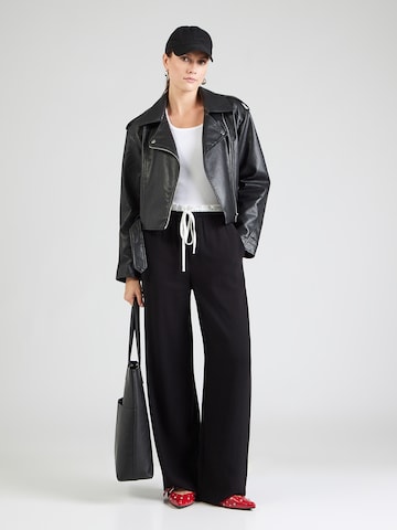 Top 'C_Epetite' de la BOSS pe alb