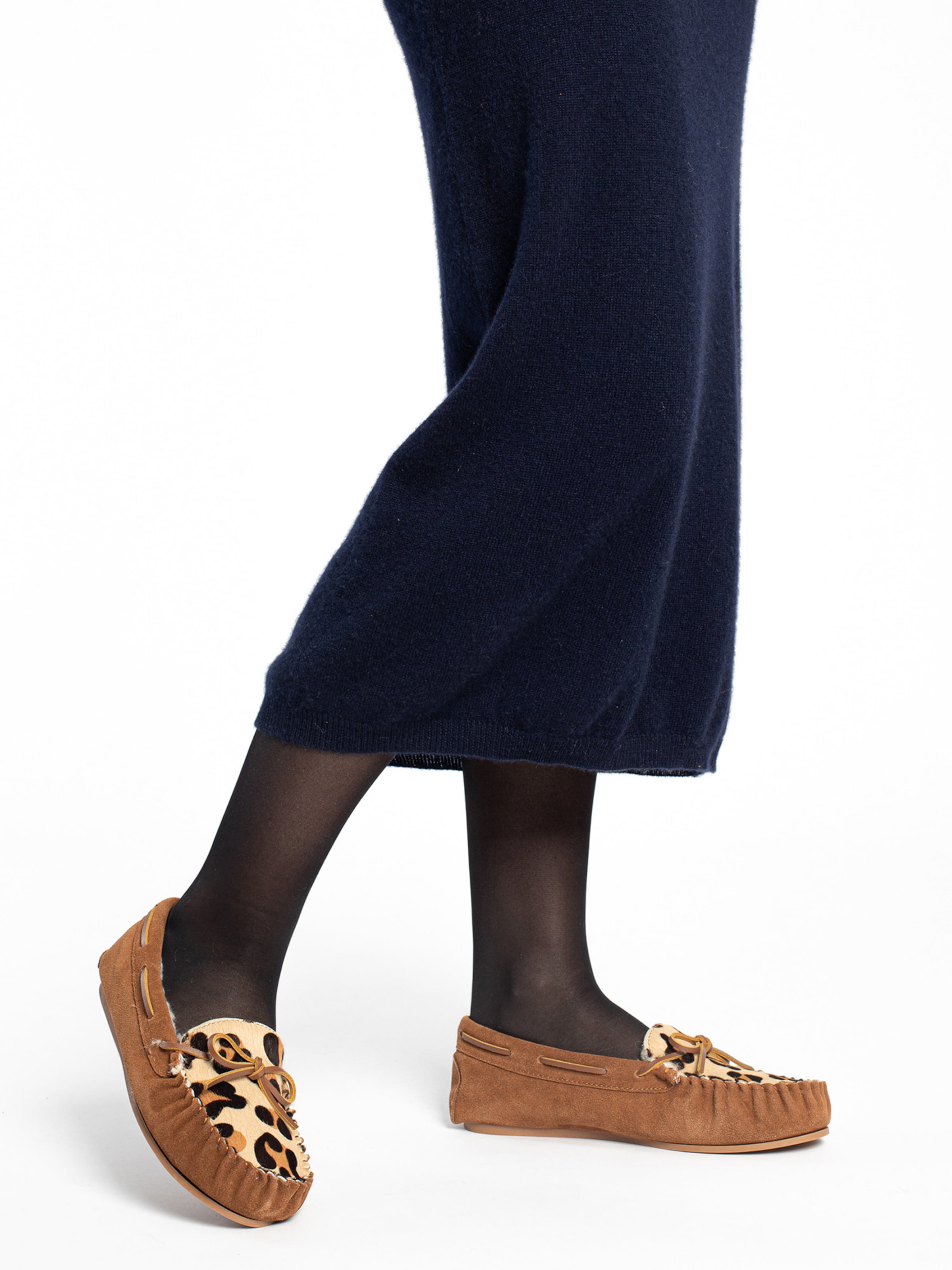 Gooce Шлепанцы 'Hanes' в Коричневый: спереди