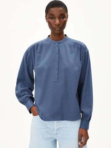 ARMEDANGELS Blouse in Blauw: voorkant