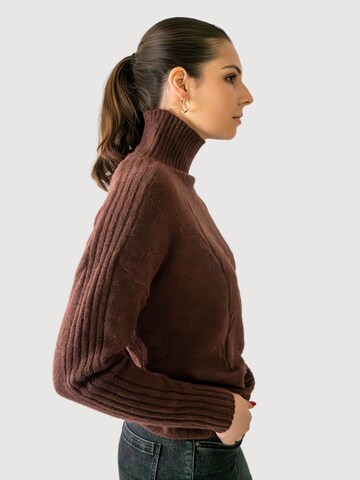 WEARABLE STORIES Sweater 'Gabriella' in Brown