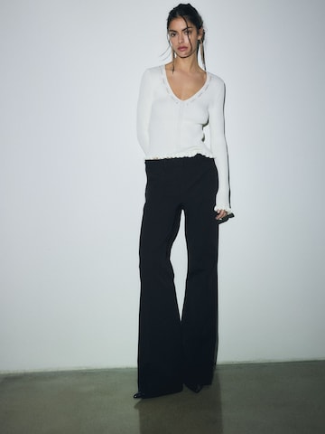 évasé Pantalon à plis Bhoem en noir
