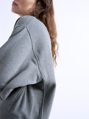 TOPSHOP Свитшот 'ULTIMATE' в Серый