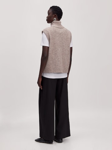 EDITED Vesta 'Alba' – béžová