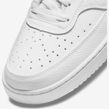 Baskets basses 'Court Vision' Nike Sportswear en blanc