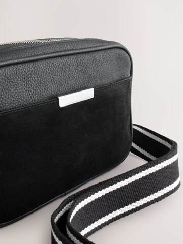 Next Τσάντα ώμου σε μαύρο