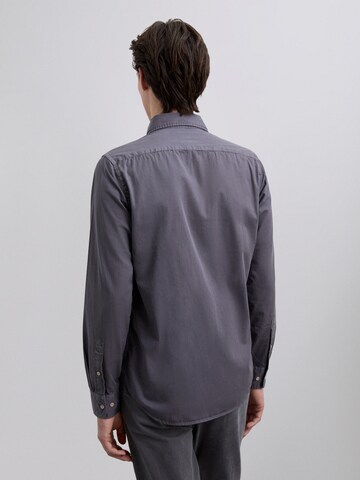 Scalpers Rovný strih Košeľa 'Seatle' - Sivá