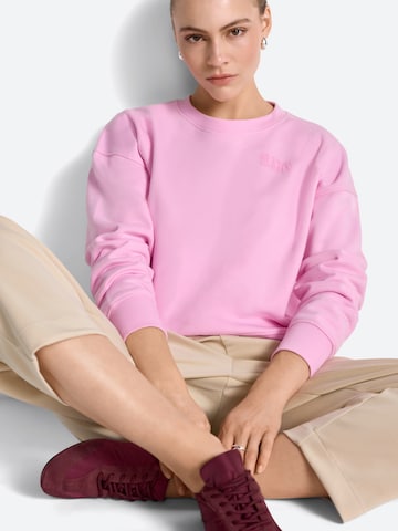 Rich & Royal Sweatshirt in White: front