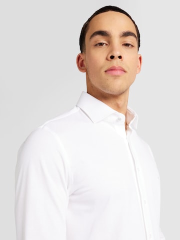 balta Michael Kors Priglundantis modelis Marškiniai