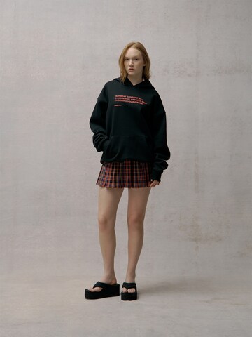 Netflix Collection Sweatshirt in Black