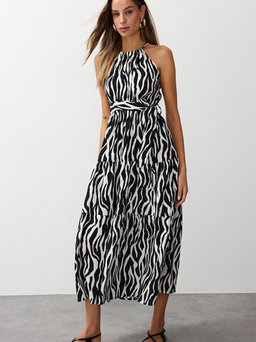 Trendyol Φόρεμα σε μαύρο: μπροστά