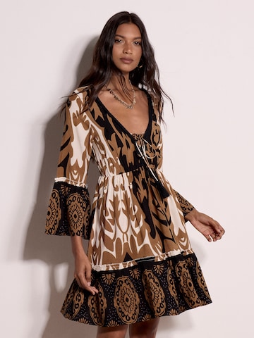 Robe ' ' Apricot en beige