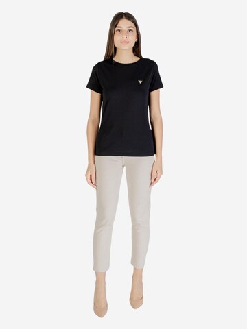 Maglietta 'COLETTE T-SHIRT V4YI09 J1314' di GUESS in nero