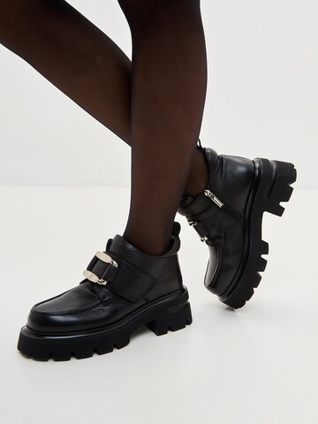 CESARE GASPARI Ankle Boots in Black