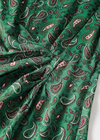 Rochie de la MANGO pe verde