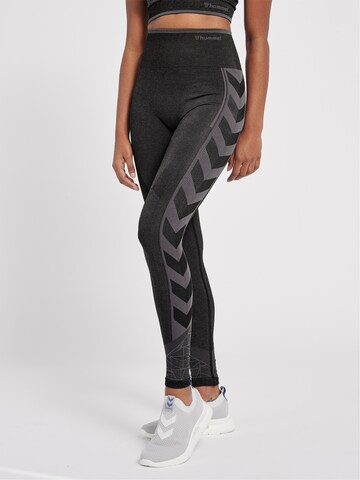 Skinny Pantalon de sport Hummel en noir : devant