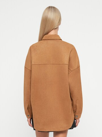 Veste mi-saison 'ONLJANINE-STINA' ONLY en marron