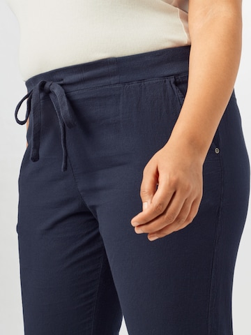 Effilé Pantalon 'Nana' KAFFE CURVE en bleu