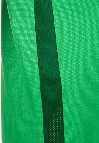 T-Shirt fonctionnel NIKE en vert