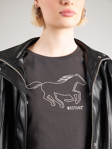 Tricou 'STYLE LOA' de la MUSTANG pe negru