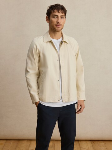 DAN FOX APPAREL Преходно яке 'Dennis' в бяло: отпред