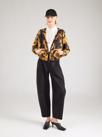 Versace Jeans Couture Φθινοπωρινό και ανοιξιάτικο μπουφάν σε μαύρο