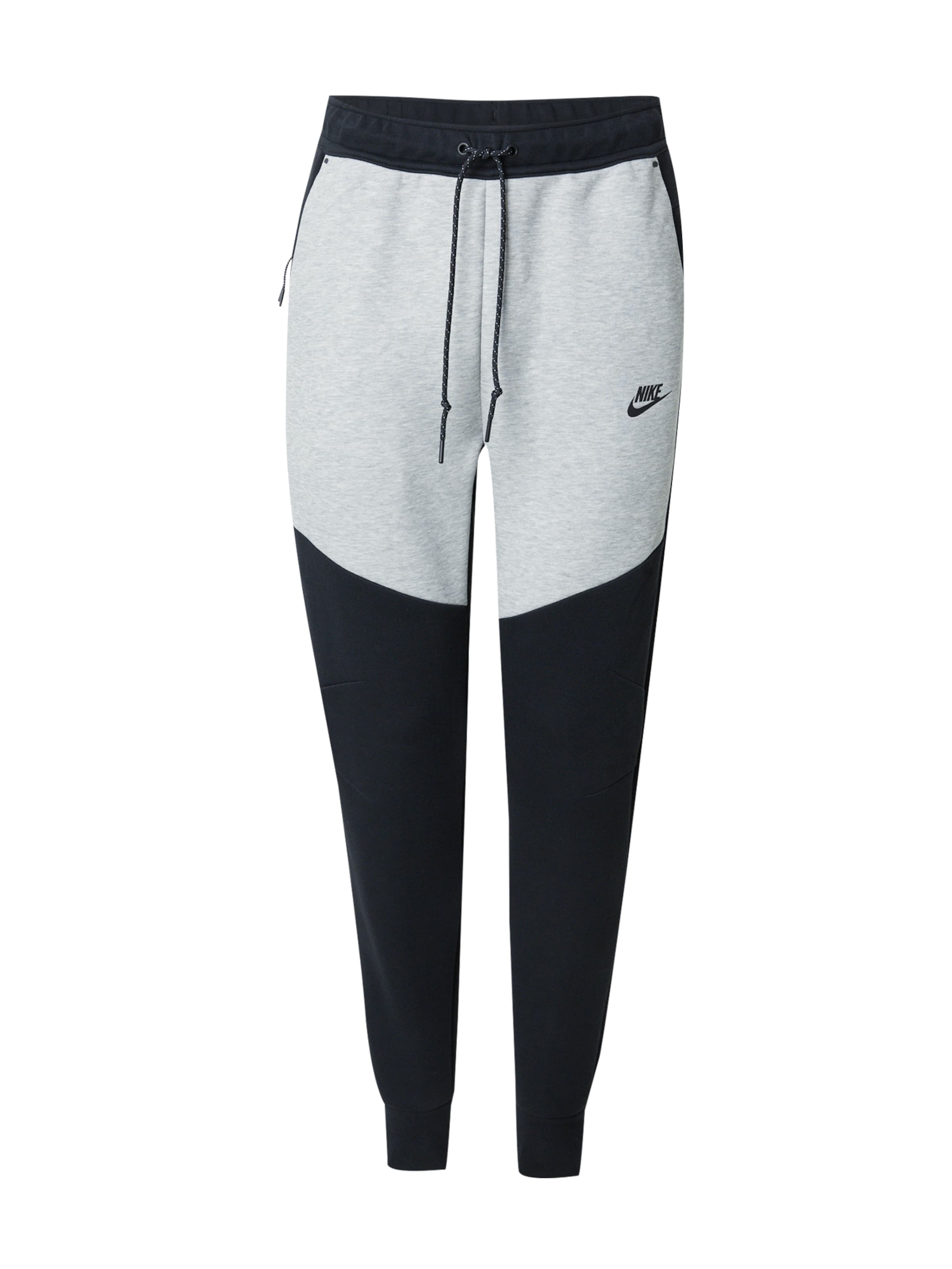 Tapered Pantaloni 'TCH FLC' de la Nike Sportswear pe negru: față