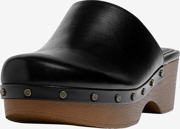 Pull&Bear Clogs in Black: front