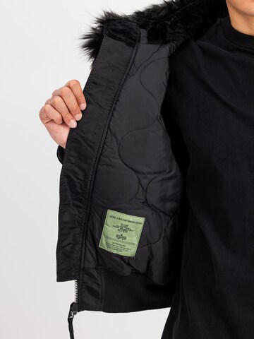 ALPHA INDUSTRIES Χειμερινό μπουφάν '45P' σε μαύρο