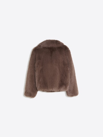 Geacă de primăvară-toamnă de la Bershka pe bej