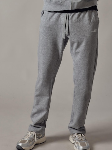 OWN Off With Nature Regular Broek 'Joggers Dritti' in Grijs: voorkant