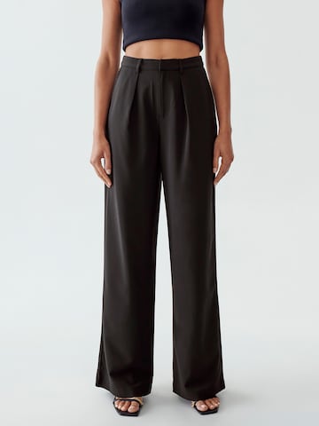 Calli Loose fit Trousers 'ERINA' in Black: front