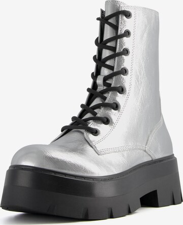 Bottines à lacets Bershka en argent : devant