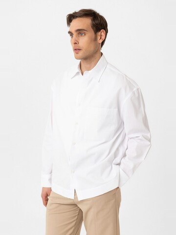 Coupe regular Chemise 'Jimin' Antioch en blanc