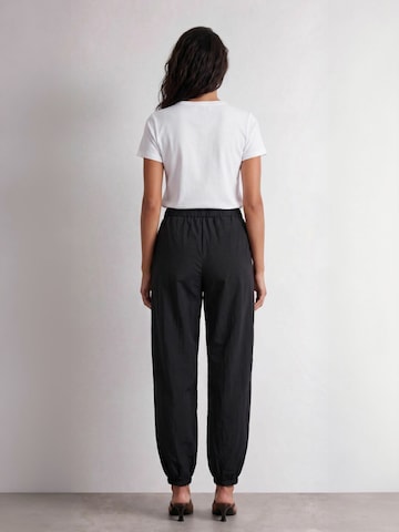 Levete Room Regular Trouser ' LR-STINA ' in Schwarz