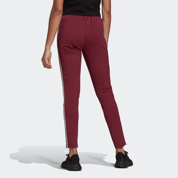 Coupe slim Pantalon 'Primeblue Sst' ADIDAS ORIGINALS en rouge